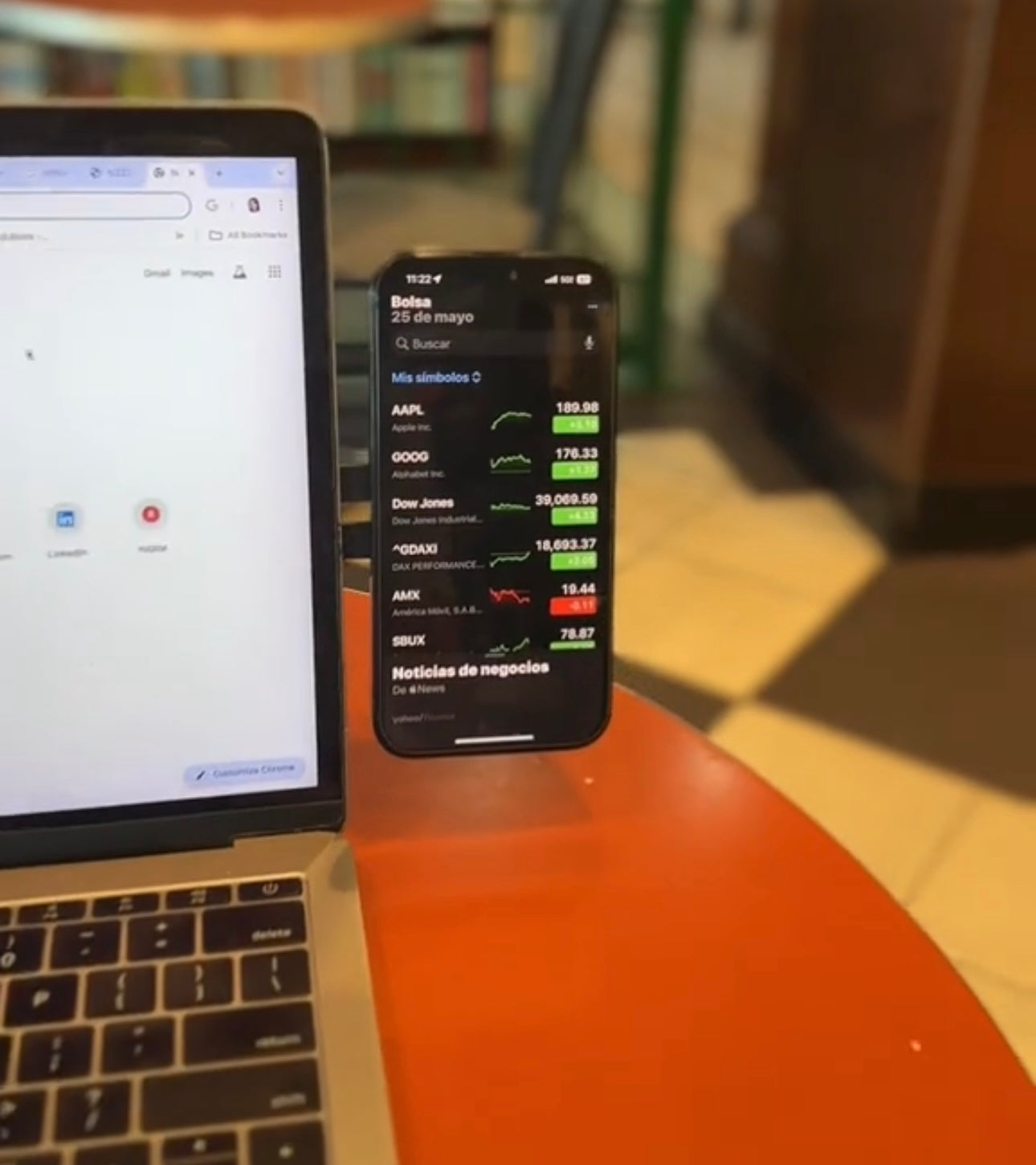 LAPTOP PHONE HOLDER®